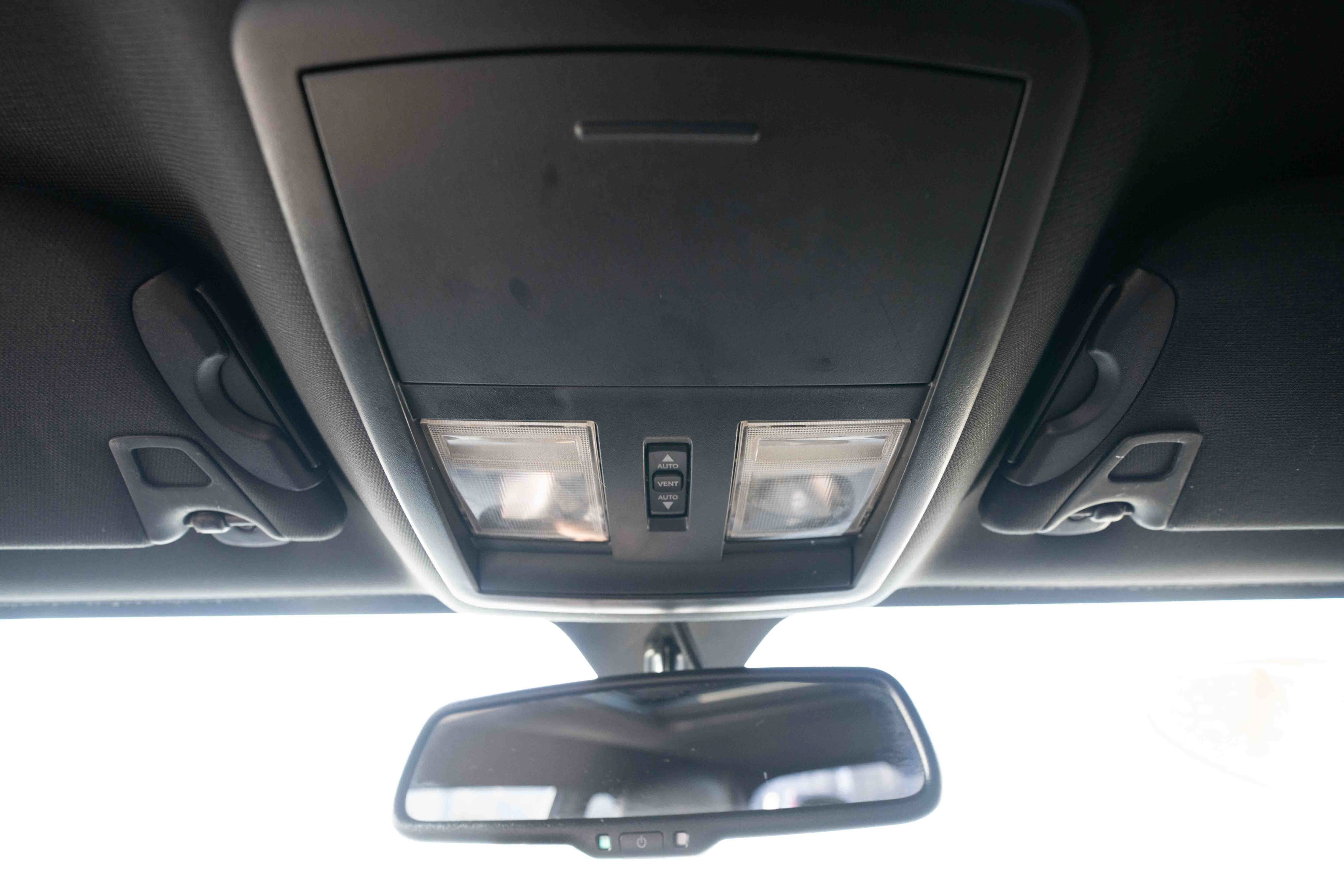 Used 2014 Dodge Challenger SXT RWD image 17