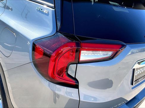 Used 2024 GMC Terrain SLE image 28