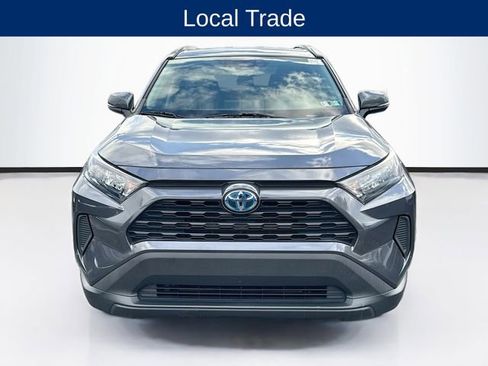 Used 2020 Toyota RAV4 LE image 2