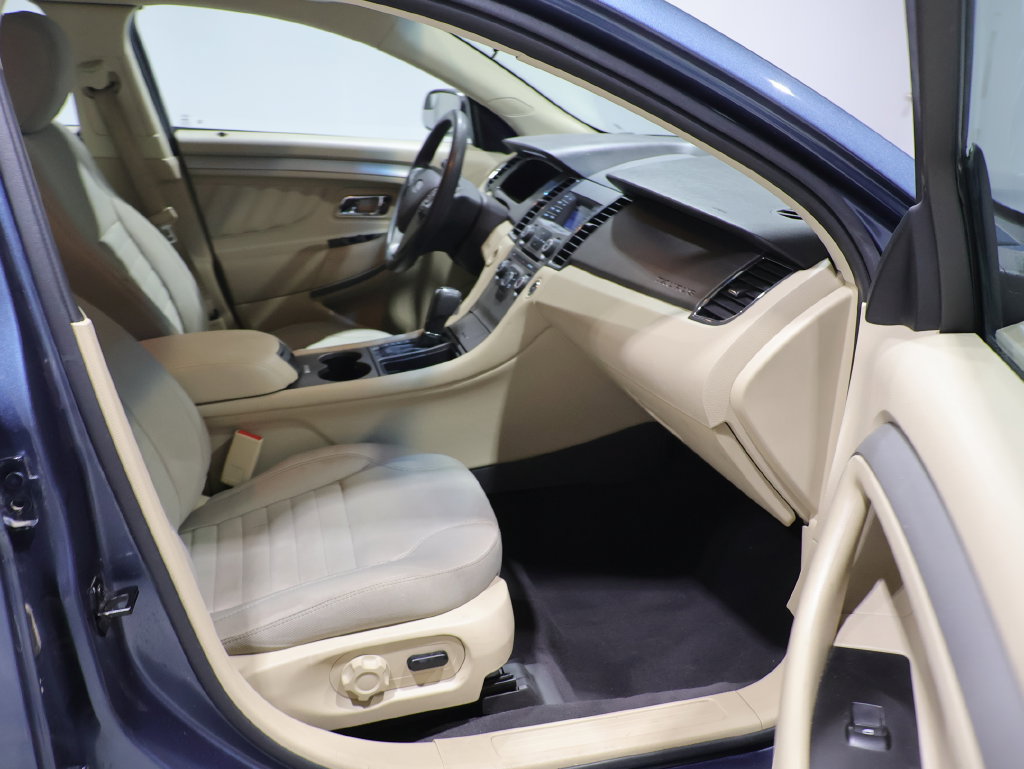 Used 2019 Ford Taurus SE FWD image 11