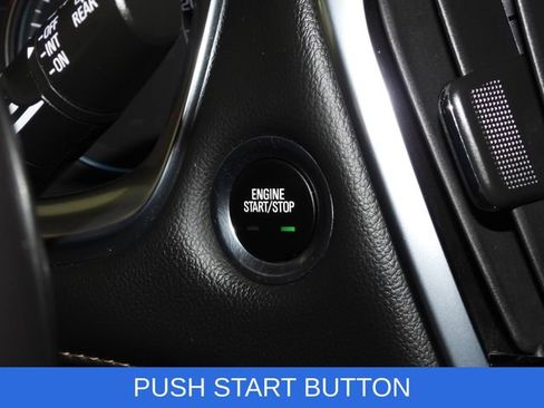 Used 2021 Chevrolet Traverse LT w/ LT Premium Package FWD image 3