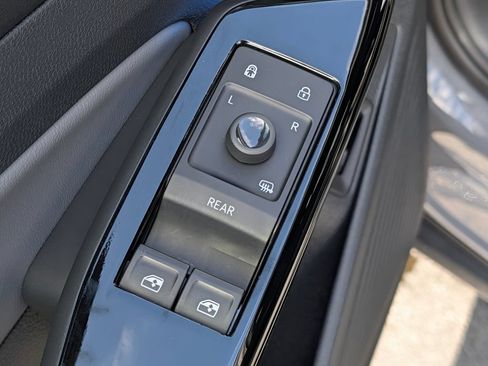 Used 2023 Volkswagen ID.4 Pro S RWD image 19