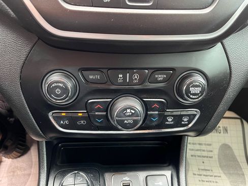 Used 2019 Jeep Cherokee Trailhawk w/ Trailer Tow Group AWD/4WD image 21
