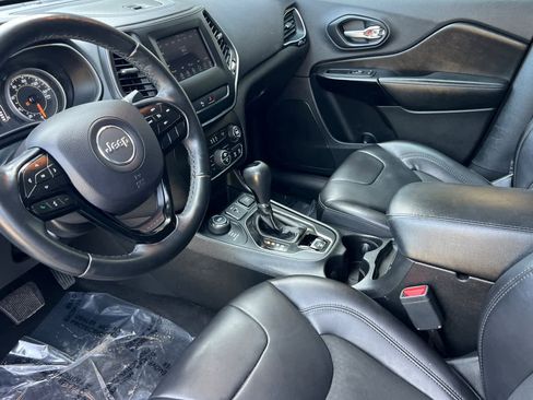 Used 2019 Jeep Cherokee Altitude image 12