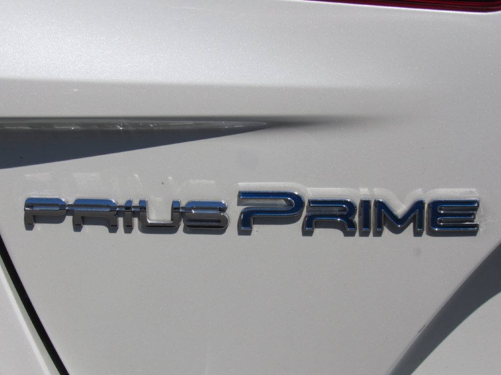 Certified 2019 Toyota Prius Prime Advanced w/ Carpet Mat Package FWD image 8