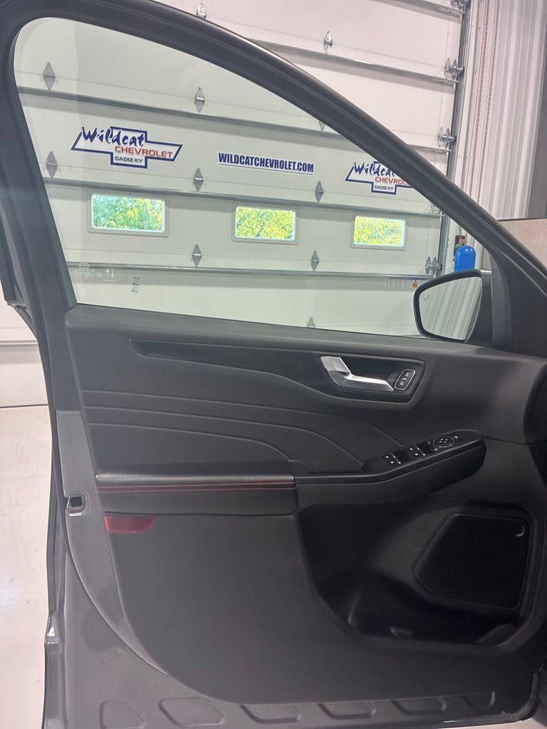 Used 2025 Ford Escape ST-Line FWD image 15