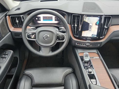 Used 2024 Volvo XC60 B5 Ultimate w/ Protection Package Premier AWD/4WD image 11