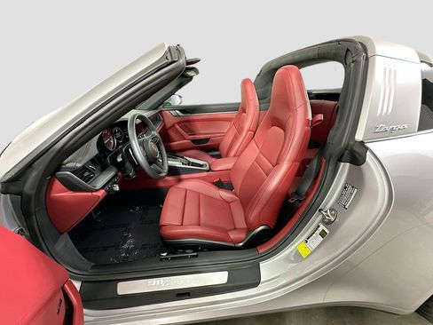 Certified 2024 Porsche 911 Targa 4 AWD/4WD image 5