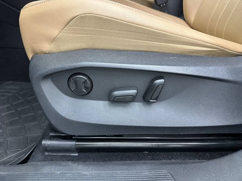 Used 2022 Volkswagen Tiguan SE FWD image 10