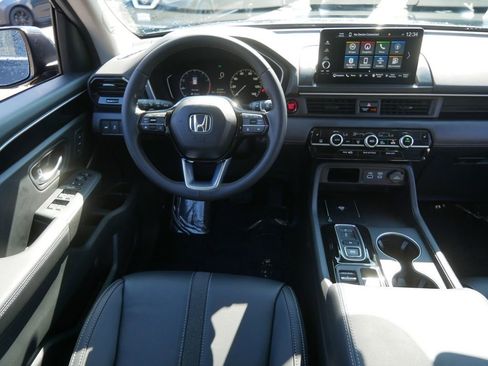 Used 2025 Honda Pilot Touring image 12