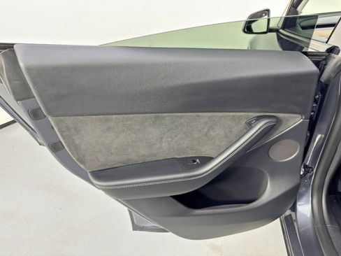 Used 2021 Tesla Model Y Long Range image 44