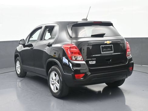 Used 2022 Chevrolet Trax LS w/ Tint and Cruise Package AWD/4WD image 4