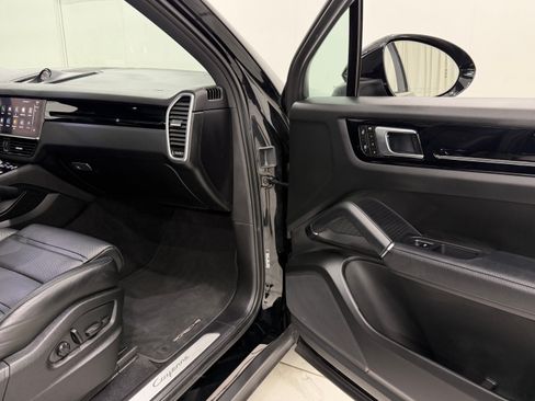 Certified 2023 Porsche Cayenne AWD/4WD image 22