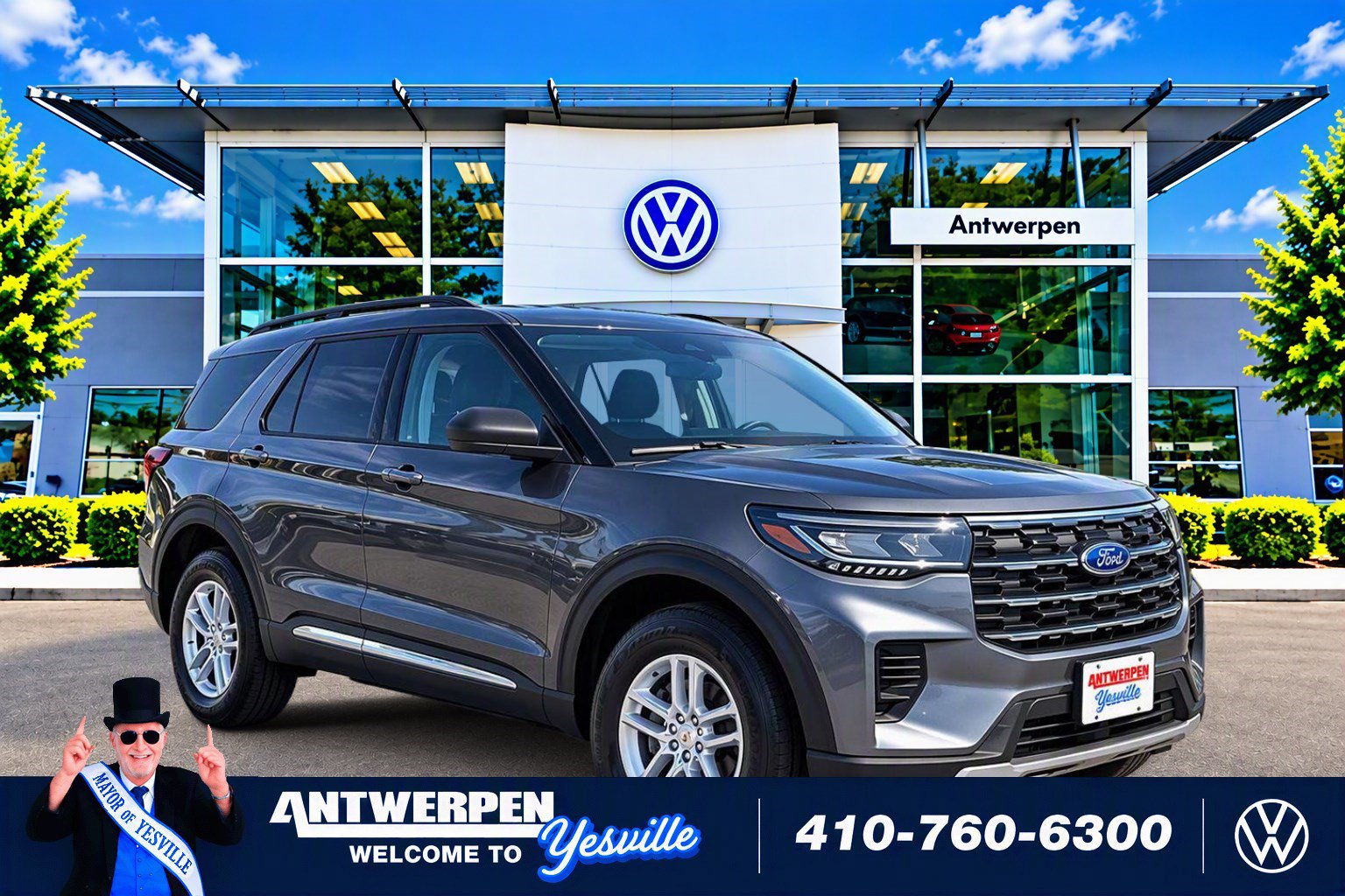 Used 2025 Ford Explorer Active AWD/4WD image 1