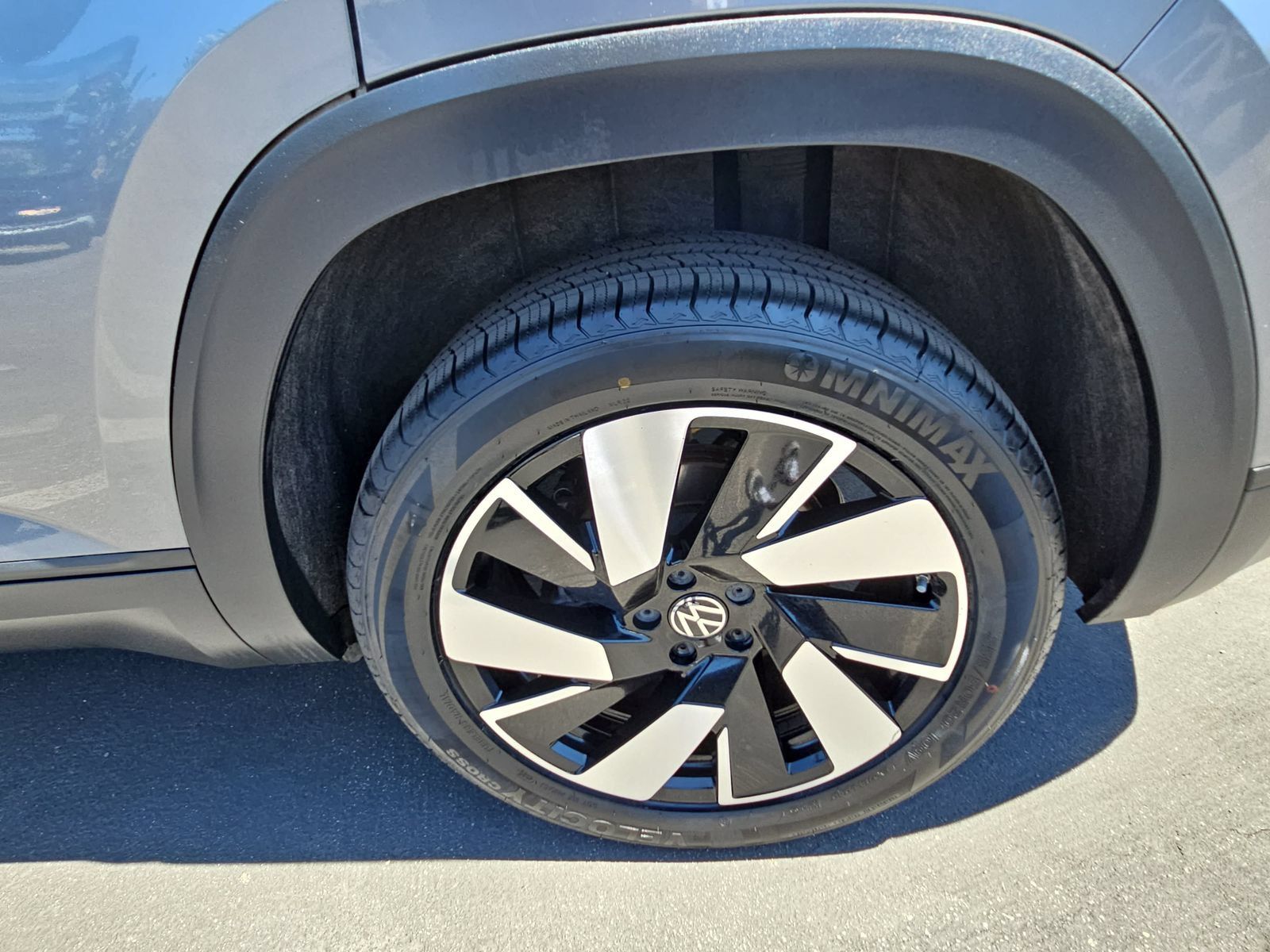 Certified 2024 Volkswagen Atlas Cross Sport SE AWD/4WD image 33