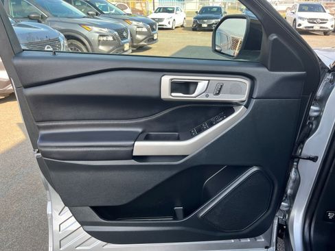 Used 2023 Ford Explorer Limited image 18