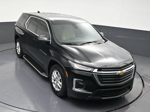 Used 2023 Chevrolet Traverse LS image 28