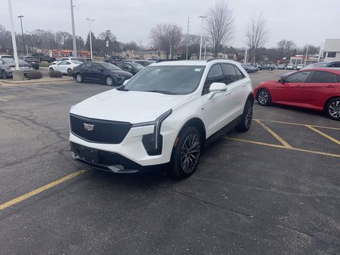 Used 2024 Cadillac XT4 Sport image 3