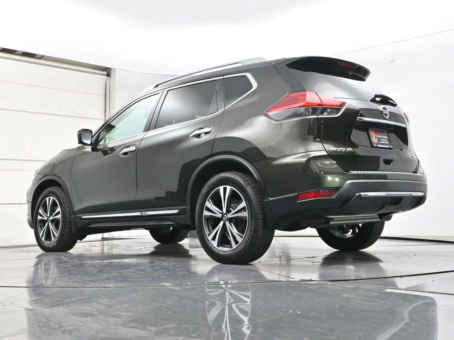 Used 2017 Nissan Rogue SL w/ SL Premium Package AWD/4WD image 29