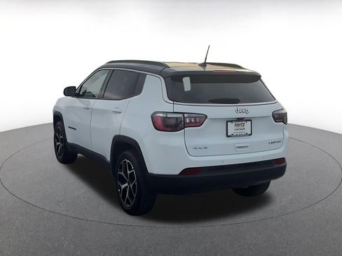 Used 2025 Jeep Compass Limited image 11