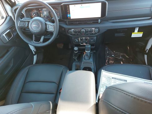 New 2026 Jeep Gladiator Sahara image 9