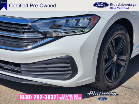 Used 2024 Volkswagen Jetta SE w/ Panoramic Sunroof Package FWD image 9
