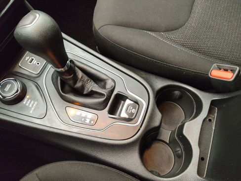 Used 2019 Jeep Cherokee Latitude w/ Popular Appearance Group image 26