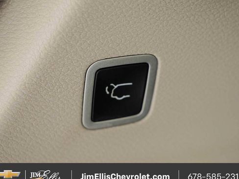 Used 2024 Chrysler Pacifica Touring-L FWD image 32