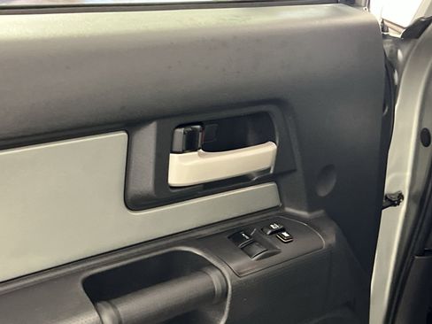 Used 2010 Toyota FJ Cruiser 4WD image 16