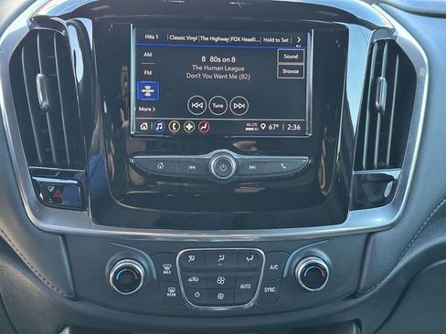 Used 2023 Chevrolet Traverse LT image 4