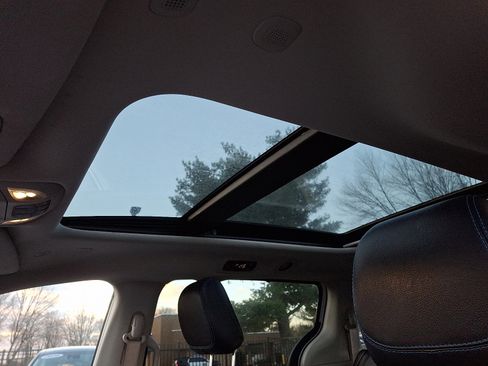 Used 2021 Chrysler Pacifica Touring-L w/ Uconnect Theater Family Group image 21