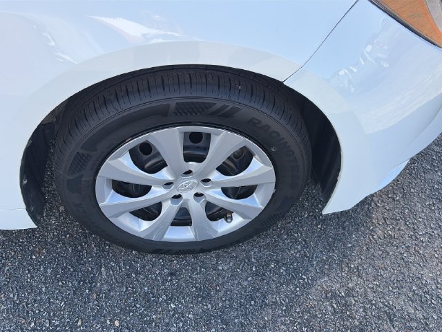 Used 2021 Toyota Corolla LE FWD image 11