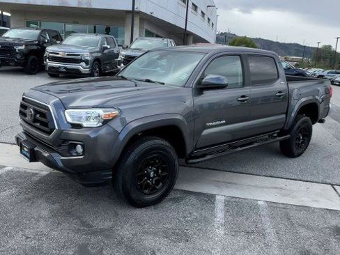 Used 2022 Toyota Tacoma SR5 image 4