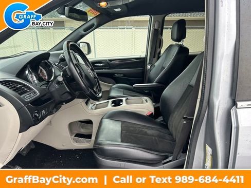 Used 2019 Dodge Grand Caravan SXT image 9