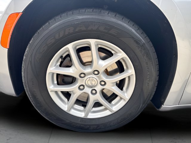 Certified 2018 Chrysler Pacifica Touring w/ Security Group FWD image 8