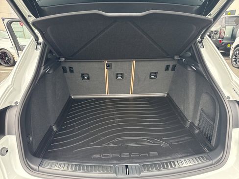 Used 2025 Porsche Macan image 26
