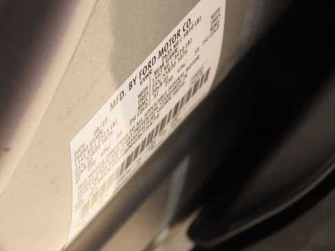 Used 2022 Ford Explorer XLT w/ Equipment Group 202A RWD image 33