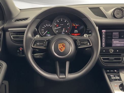 Used 2022 Porsche Macan image 20