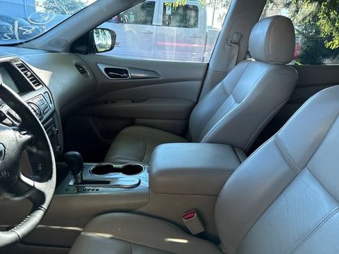 Used 2017 Nissan Pathfinder SL w/ SL Tech Package FWD image 8