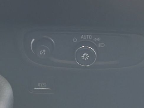 Used 2024 GMC Terrain SLE w/ Driver Convenience Package FWD image 33