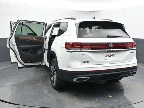 Used 2025 Volkswagen Atlas SE image 50
