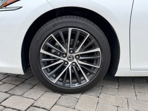 Used 2023 Lexus ES 350 w/ Premium Package image 12