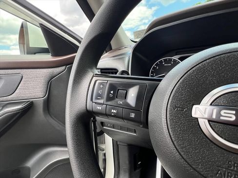 Used 2023 Nissan Rogue SV FWD image 19