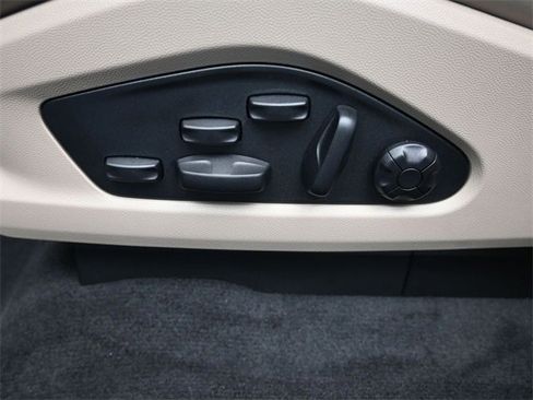 Used 2025 Porsche Macan Electric image 11