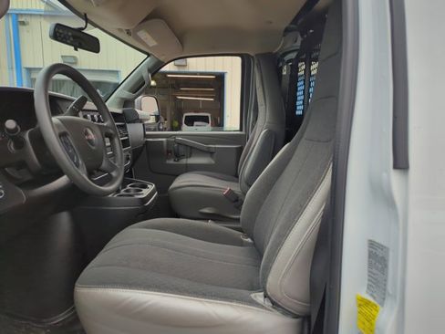 Used 2024 GMC Savana 2500 w/ Driver Convenience Package image 13