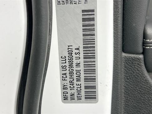 Used 2022 Jeep Grand Cherokee Limited w/ Luxury Tech Group II image 32