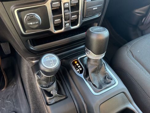 Used 2022 Jeep Gladiator Willys image 21