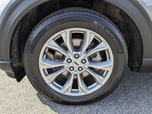 Used 2023 Ford Explorer XLT w/ Equipment Group 202A AWD/4WD image 11