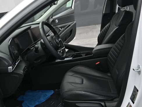 Used 2023 Hyundai Elantra Limited image 16