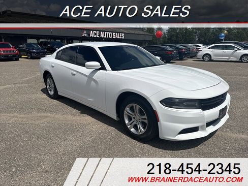 Used 2019 Dodge Charger SXT image 2